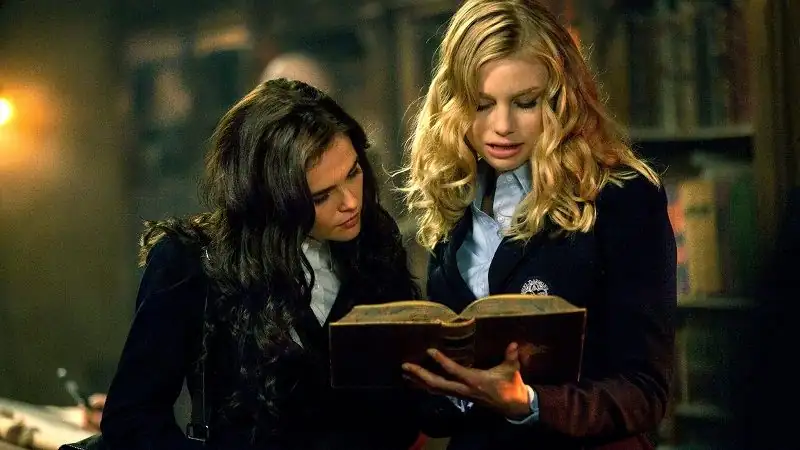 Vampire Academy Screenshot 1