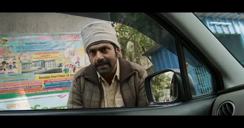 Zara Hatke Zara Bachke Screenshot 6