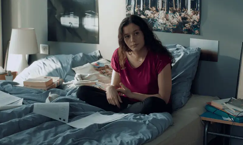 The Girl With A Bracelet Screenshot 1