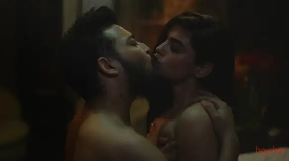 Charitraheen Screenshot 6