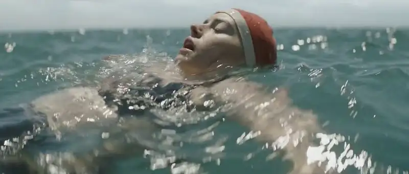Young Woman and the Sea Screenshot 5