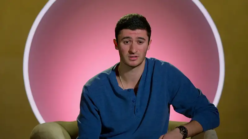 Love Is Blind Screenshot 2