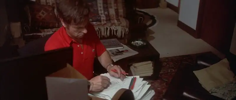The Man Who Fell to Earth Screenshot 1
