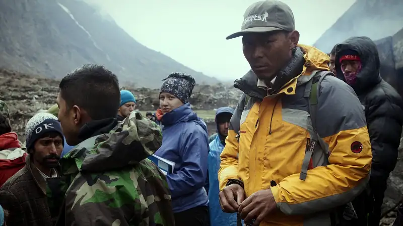 Aftershock: Everest and the Nepal Earthquake Screenshot 2