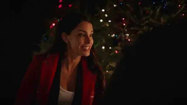 Too Close for Christmas Screenshot 1