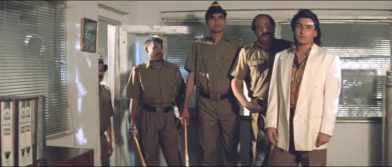 Main Khiladi Tu Anari  (1994) Screenshot 3