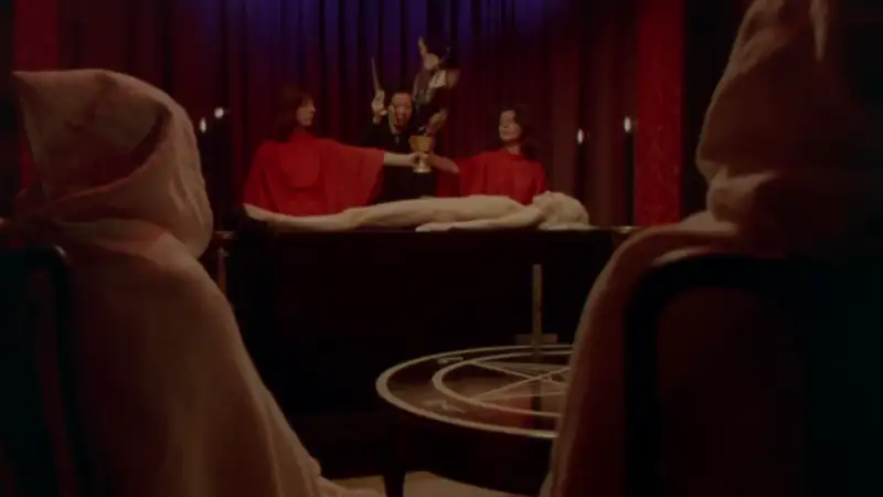 The Satanic Rites of Dracula Screenshot 1