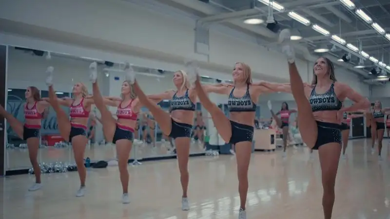 America’s Sweethearts: Dallas Cowboys Cheerleaders Screenshot 2