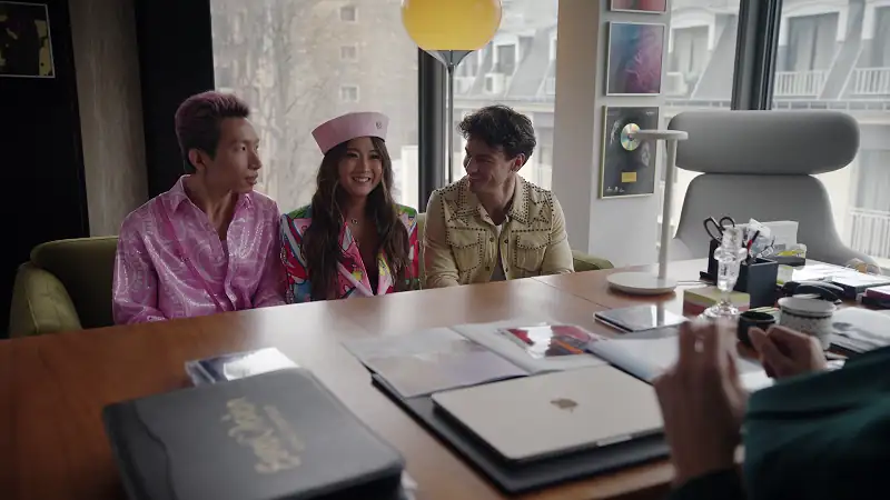 Emily in Paris Screenshot 1