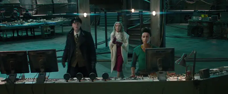 Iron Sky: The Coming Race Screenshot 1