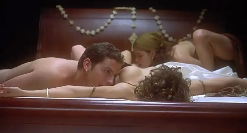 Embrace of the Vampire Screenshot 5