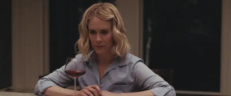 Martha Marcy May Marlene Screenshot 1
