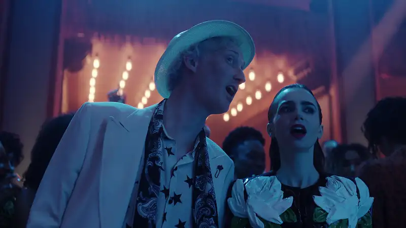 Emily in Paris Screenshot 5