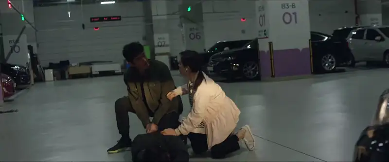 She Knows Everything Screenshot 3