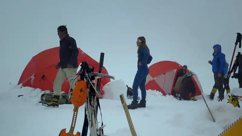 Aftershock: Everest and the Nepal Earthquake Screenshot 3