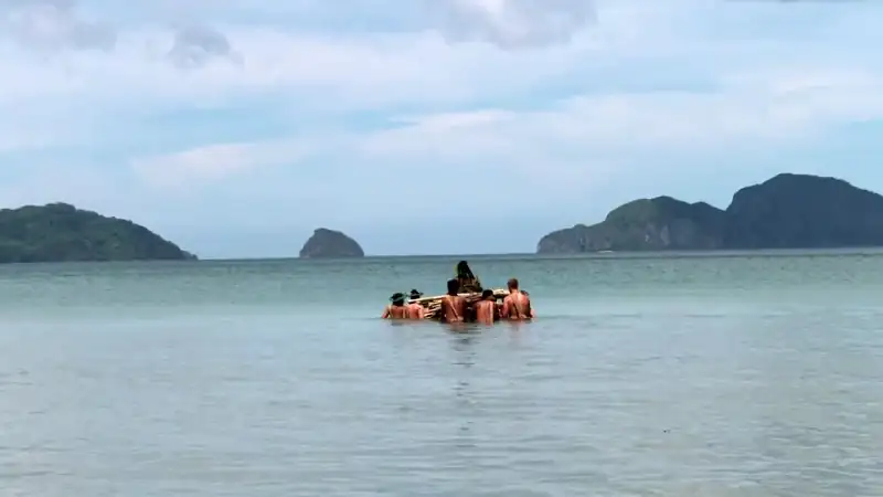 Naked and Afraid of Love Screenshot 4
