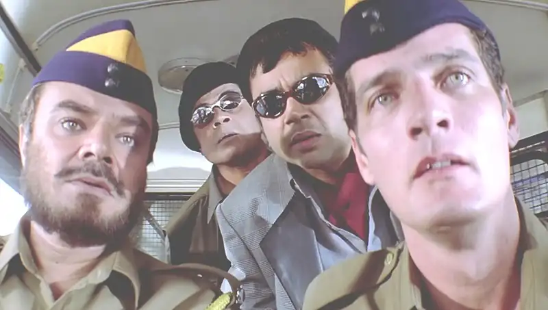 Bade Miyan Chote Miyan (बड़े मियाँ छोटे मियाँ) Screenshot 6