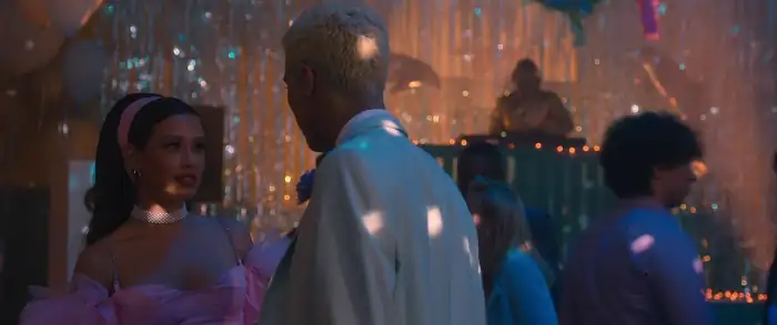 Netflix Through My Window Screenshot 8