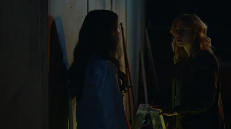 Girl at the Window Screenshot 2