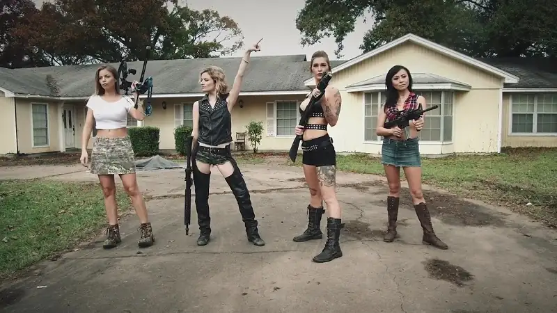 Girls Guns and Blood Screenshot 2