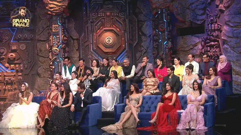 Bigg Boss (Season 18) [S18E106 Grand Finale Added] Hindi Reality Show 480p 720p 1080p WEB DL Screenshot 1