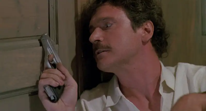Love Crimes Screenshot 2