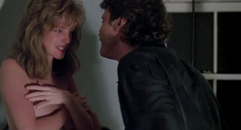 Love Crimes Screenshot 1