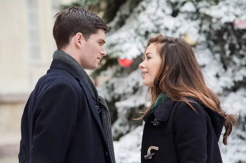 Picture Perfect Royal Christmas Screenshot 1