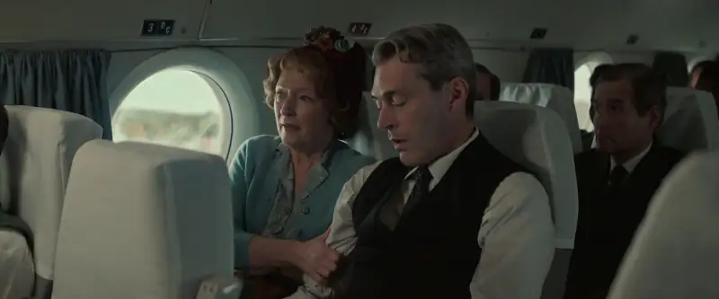 Mrs. Harris Goes to Paris Screenshot 2